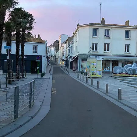 6 Personnes à 100 Mètres De La * Les Sables-dʼOlonne